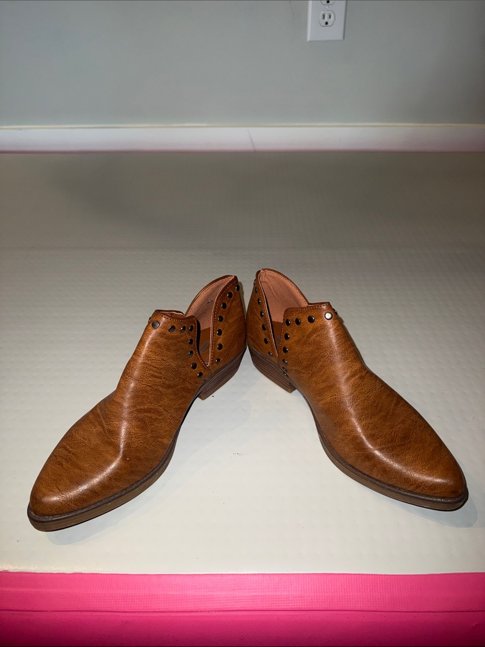 Women’s Tan Leather Chukka Boots with Stud Accent